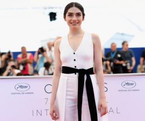 Hazar Ergüçlü publică noi fotografii cu partenerul Efe Celik. Cei doi continuă să formeze un cuplu