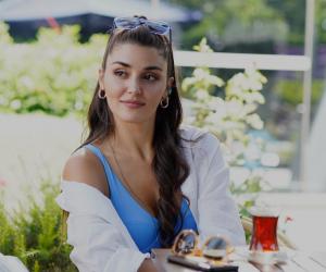 Hande Erçel apare pe coperta revistei Vogue Arabia la final de an. Actrița este de nerecunoscut