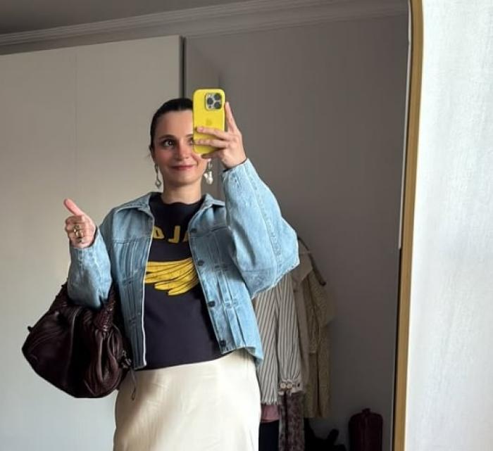 Meric Aral pe un fundal deschis la culoare