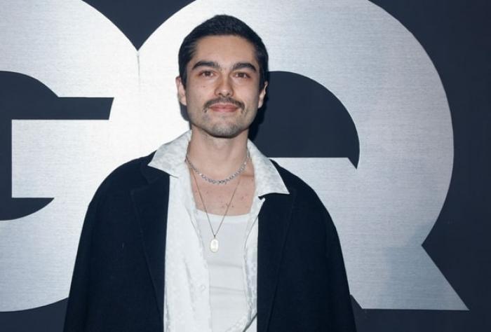 actriță pe covorul roșu