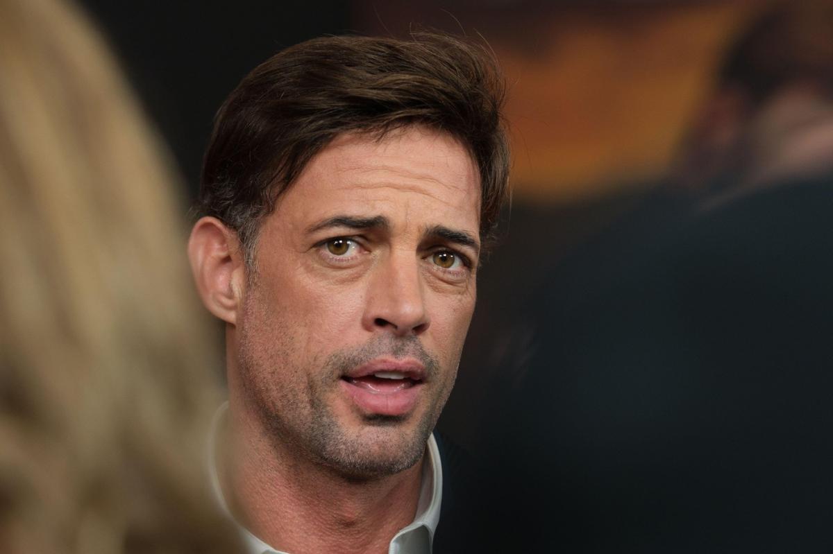 William Levy pe 11 iunie 2025 la premiera Bajo un vulcan