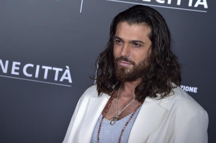 actori în diferite ipostaze