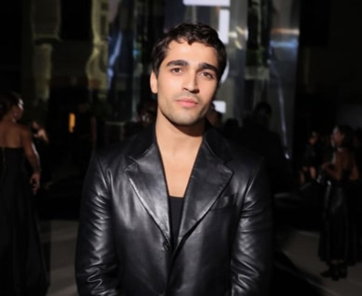 actori în diferite ipostaze