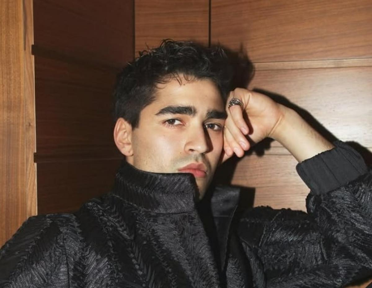 actori în diferite ipostaze