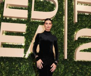Tuba Büyüküstün a publicat mai multe fotografii cu ninsoarea din Paris. Vedeta a apărut fără machiaj pe chip, iar fanii au reacționat așa