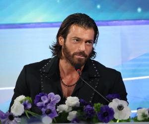 Can Yaman și-a surprins fanii cu fizicul său de invidiat. Actorul petrece nenumărate ore în sala de sport