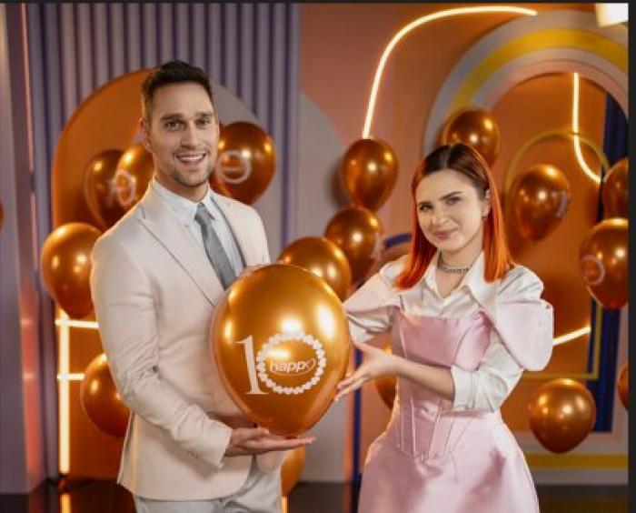 Vlad Gherman și Cristina Ciobănașu stau unul lângă celălalt