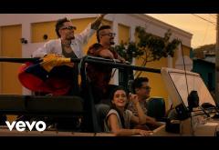Carlos Vives, Mau y Ricky, Lucy Vives - Besos en Cualquier Horario | videoclip