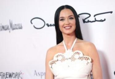 Fiica lui Katy Perry și a lui Orlando Bloom a fost surprinsă în public de ziua Mamei. Micuța era costumată în Cenușăreasa