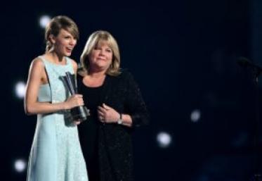 Tot ce trebuie să știi despre familia lui Taylor Swift: de la bunica ei care cânta operă până la fratele ei, star de cinema