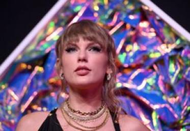 Taylor Swift a dezvăluit că turneul „The Eras Tour” se va încheia oficial în decembrie. Fanii anticipau o astfel de veste din partea cântăreței