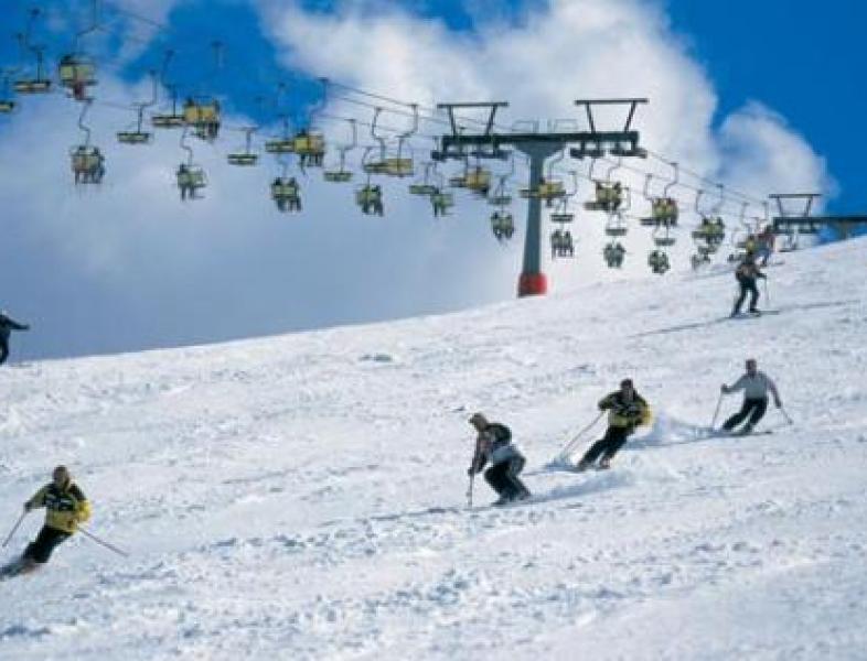 Cine vrea la ski, în Brașov, pregătește certificatul verde COVID