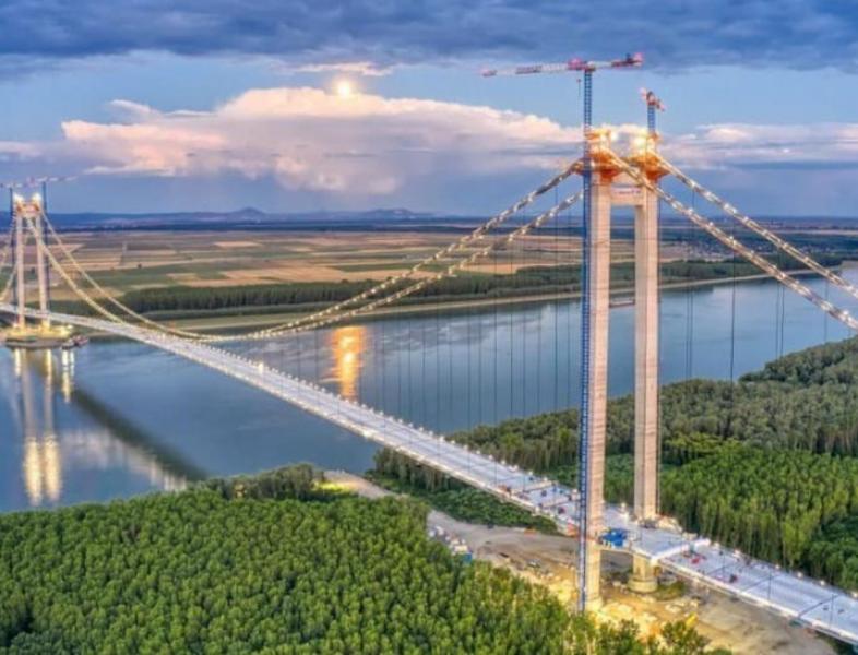 Podul peste Dnăre de la Brăila se deschide și pe timp de noapte