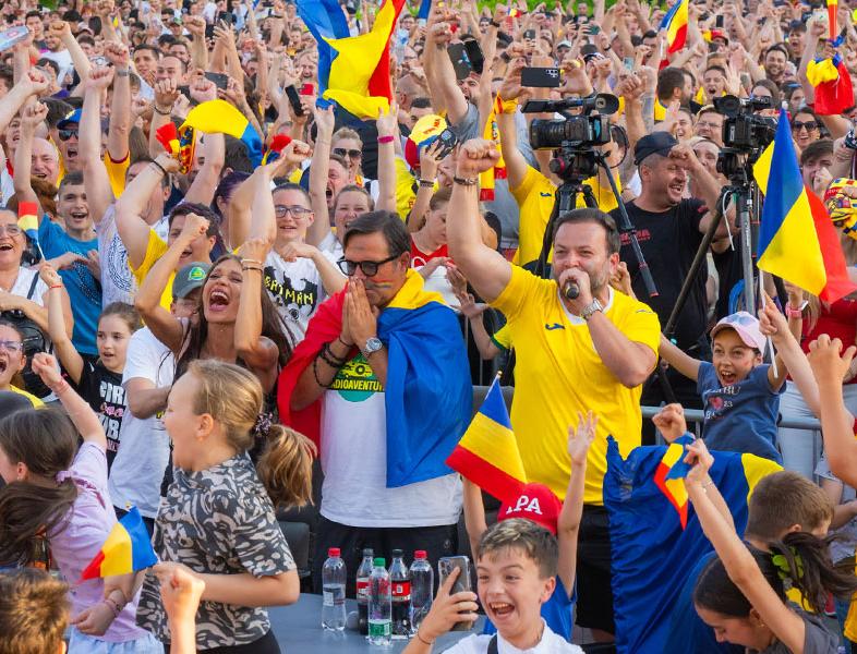 RADIOAVENTURA strânge galeria pentru România la Galați. Sărbătorim calificarea echipei naționale în optimi la EURO 2024 cu #MuzicaAia by DJ Razz & DJ Popoviciu
