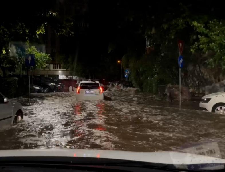 Pagube mari în București și Ilfov, după furtuna de aseară