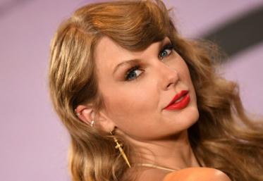 Taylor Swift a schimbat 10 ținute în turneu, câte una pentru fiecare etapă muzicală