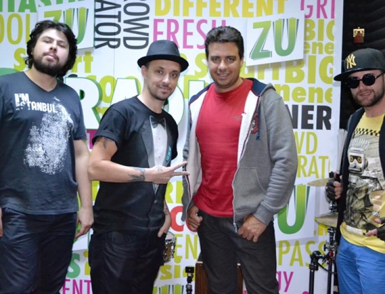 Reuniune în direct la Radio ZU. GAZ PE FOC cântă live în studio