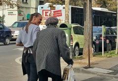 Coloana oficială de trecut bătrâni strada - Morala lui Morar