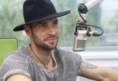 Repetiție pentru #ForzaZU: Randi cântă „Calc pe suflete” și o piesă pentru bunica lui