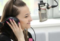 A rupt netul cântând „Despacito” în română. Așa sună coverul ei LIVE la ZU