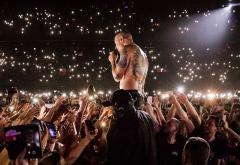 Chester Bennington, solistul trupei Linkin Park, s-a sinucis