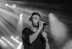 Randi cântă live o piesă de la Subcarpați. Uite cum sună „Codrule, mărite domn” în varianta lui!