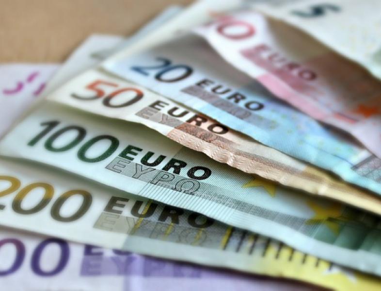 Euro continuă să ne ia prin surprindere