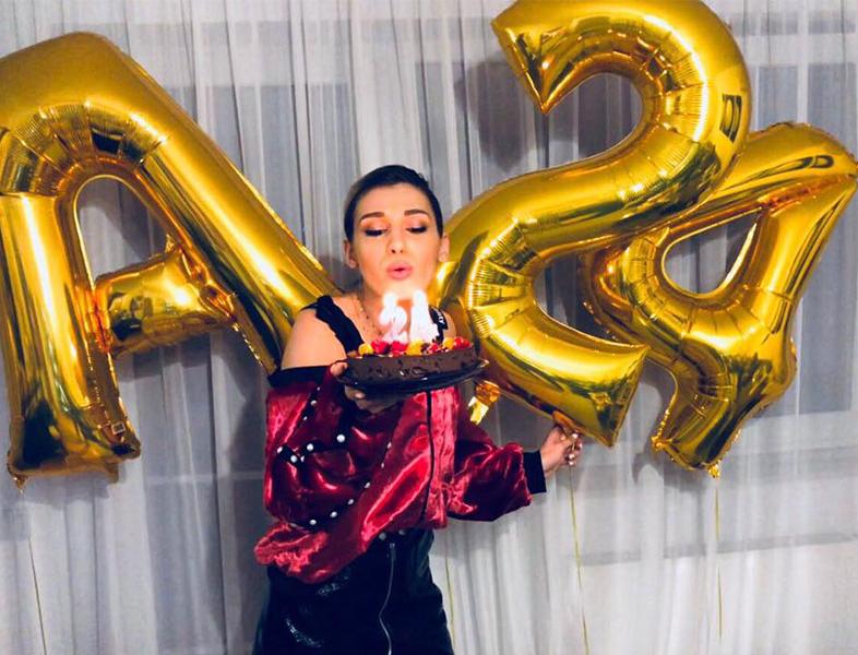 Alina Eremia împlinește astăzi 24 de ani. Uite cele mai tari momente ale artistei la Radio ZU!