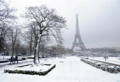 Zăpada a blocat Parisul
