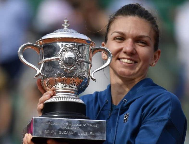 Simona Halep aduce acasă trofeul de la Roland Garros