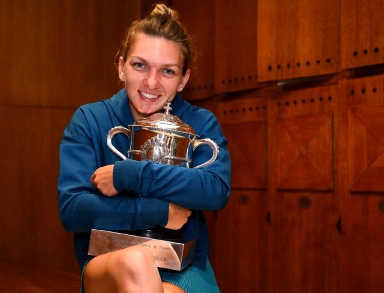 Simona Halep aduce acasă trofeul de la Roland Garros