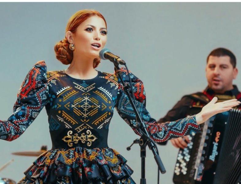 Cum se pregătește Elena Gheorghe pentru concertul de la Sala Palatului?