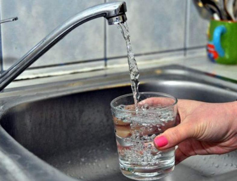 Apa de la robinetele bucureștenilor conține clor în limitele normale, spune APA NOVA