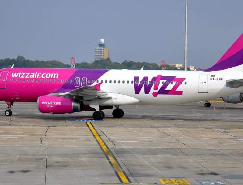 Fraudă pe Facebook în numele Wizz Air, cu bilete de avion gratuite