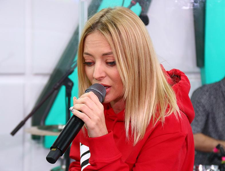 Delia a cântat „Rămâi” live în Morning ZU