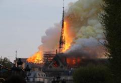 Catedrala Notre-Dame, simbol al Parisului, dar şi al întregii lumi creştine, a fost mistuită de flăcări uriaşe!