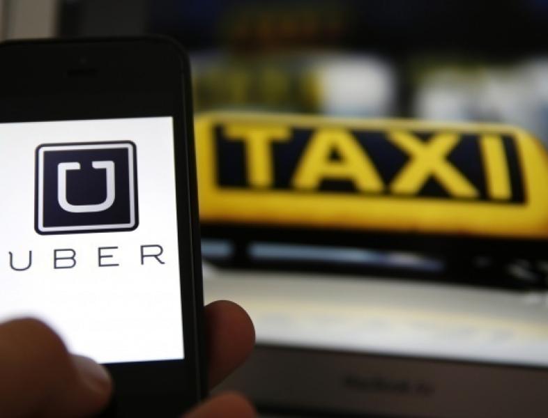 Uber si Taxify iși restrâng activitatea in Romania
