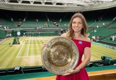 Simona Halep prezintă trofeul de la Wimbledon, pe Arena Națională