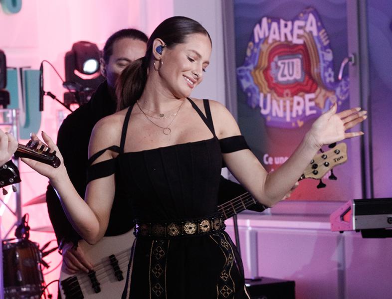 Marea Unire ZU 2019: Raluka și Proiectul Balkanic au cântat un colaj cu melodii de petrecere