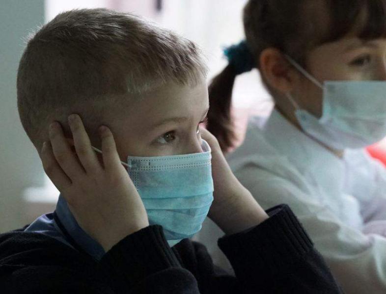 Aproape 5.500 de elevi stau acasă din cauza gripei