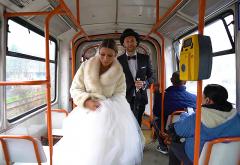 #LuptaPentruNunta: Aventuri în cursa infernală și repetiții pentru dansul mirilor (video)