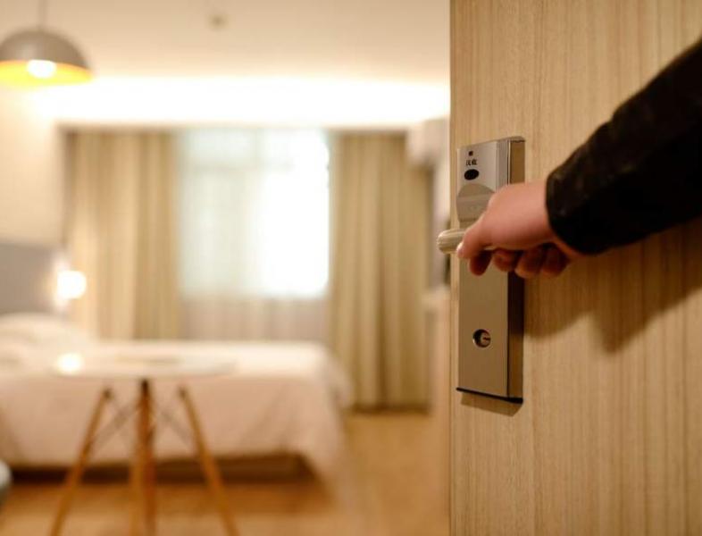 Pacienții asimptomatici ar putea fi cazați în hoteluri