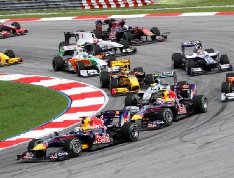 Mașinile se întorc pe piste în Formula 1