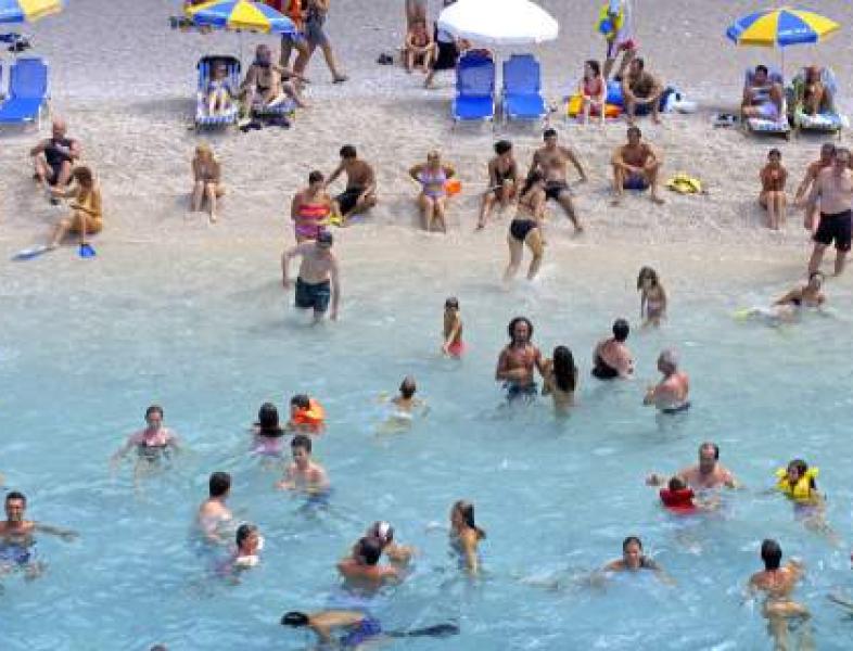 Grecia redeschide hotelurile și piscinele