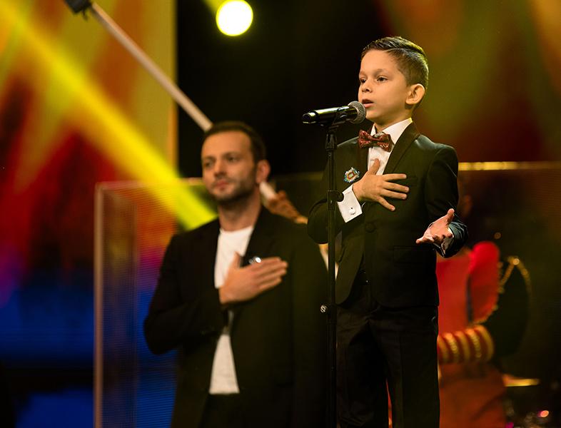 Marea Unire ZU 2020: Eric Dobriceanu, câștigătorul „Next Star”, ne-a emoționat cântând imnul României
