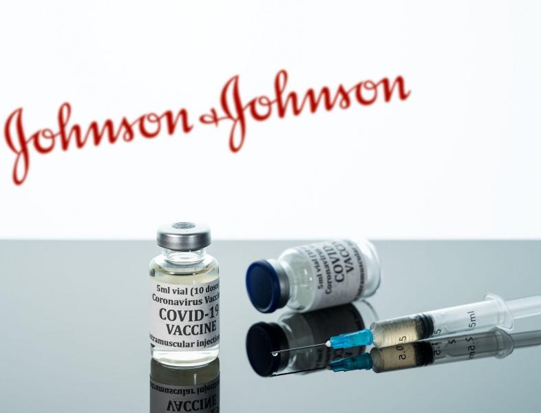 Johnson & Johnson incetineste ritmul de livrare a vaccinului anti-COVID