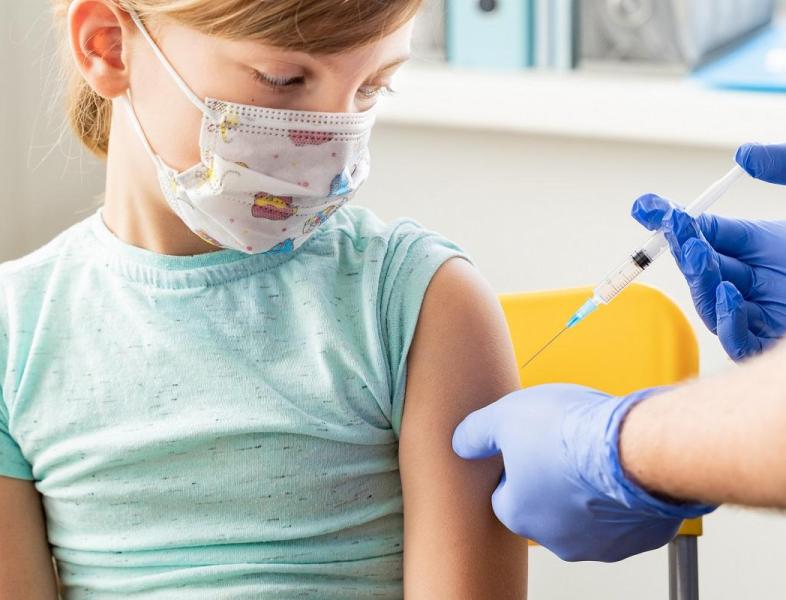 Începe programarea la vaccin pentru copiii între 12 și 15 ani