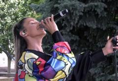  Alina Eremia a cântat live pe scena „Mișcarea ZU. Mișcarea pentru Mișcare”