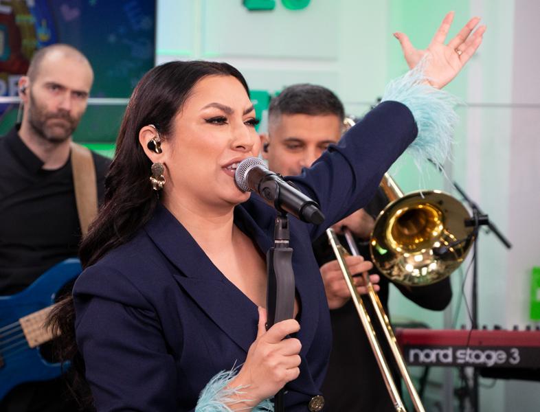  VIDEO | Andra a cântat un colaj de muzică populară la #MareaUnireZU