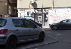 De la jumătatea lunii, locurile de parcare din București, marcate cu linii albastre, devin cu plată